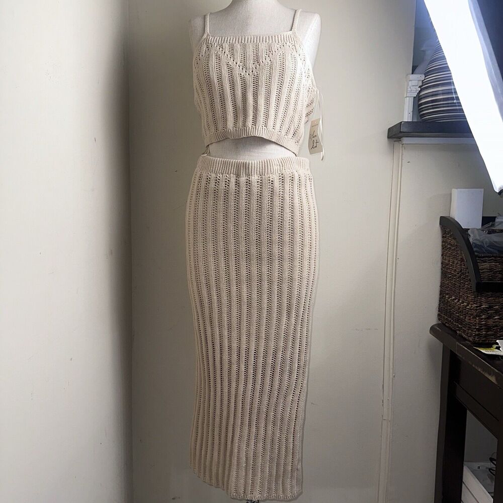 Sleeveless Crochet Knit Two-Piece Skirt Set in Cream